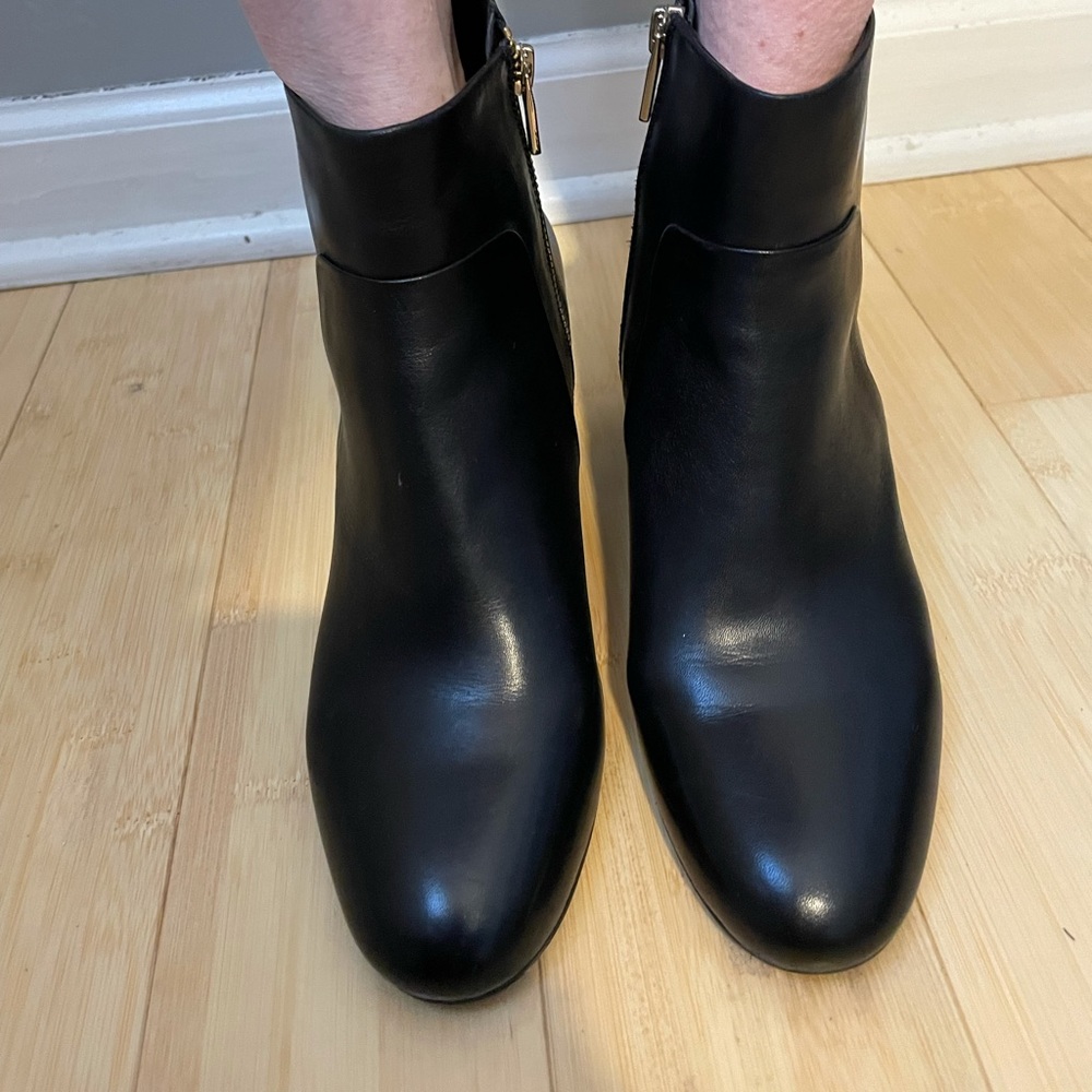 Black heeled leather boots - Picture 4 of 5